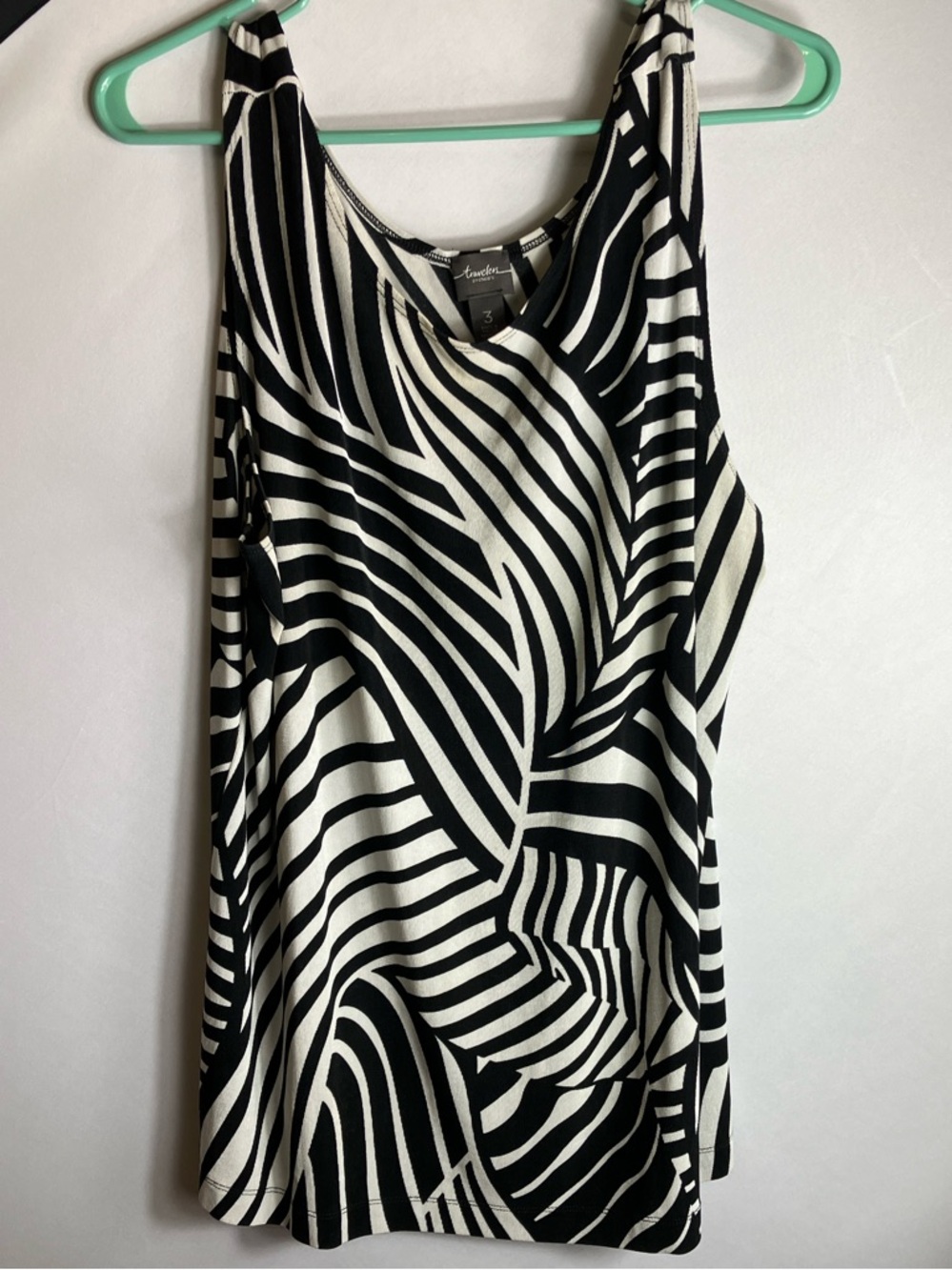 Trendy Zebra-Stripe Sleeveless Tank Top - Anacara - Black & White